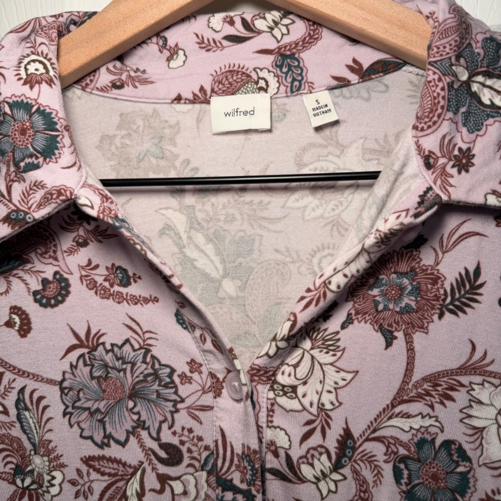 Aritzia Wilfred Pose Button Front Lilac Floral Top Women's Size small stretchy - Picture 3 of 7